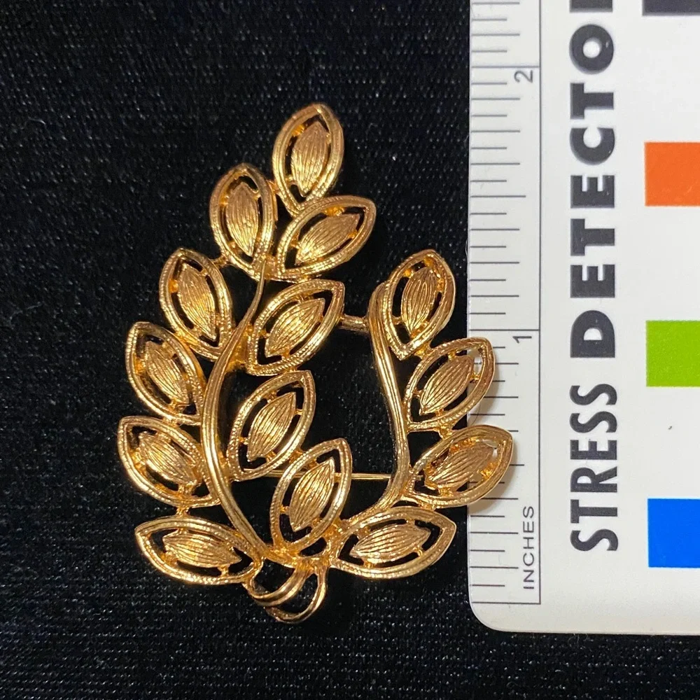 Elegant vintage Napier Gold Leaf Brooch pin